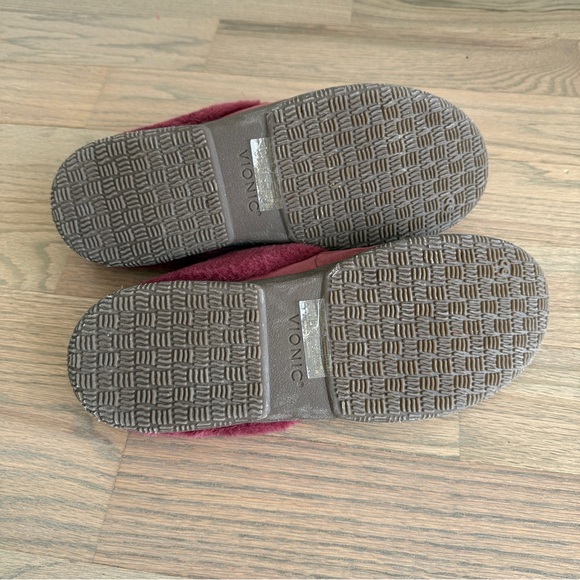 VIONIC Microfiber Slippers with Suede Tassel Faux Fur - Perrin Size 11 - Picture 5 of 7